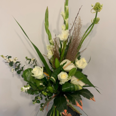 Wild and free - Florist choice white flowers of the month in free style design 